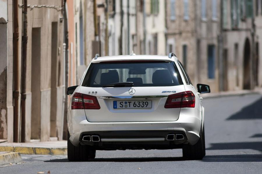  Mercedes-Benz E63 AMG Wagon 2012 года  (фото 15 из 43)